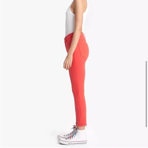 MOTHER Denim The Stunner Ankle Fray in Red